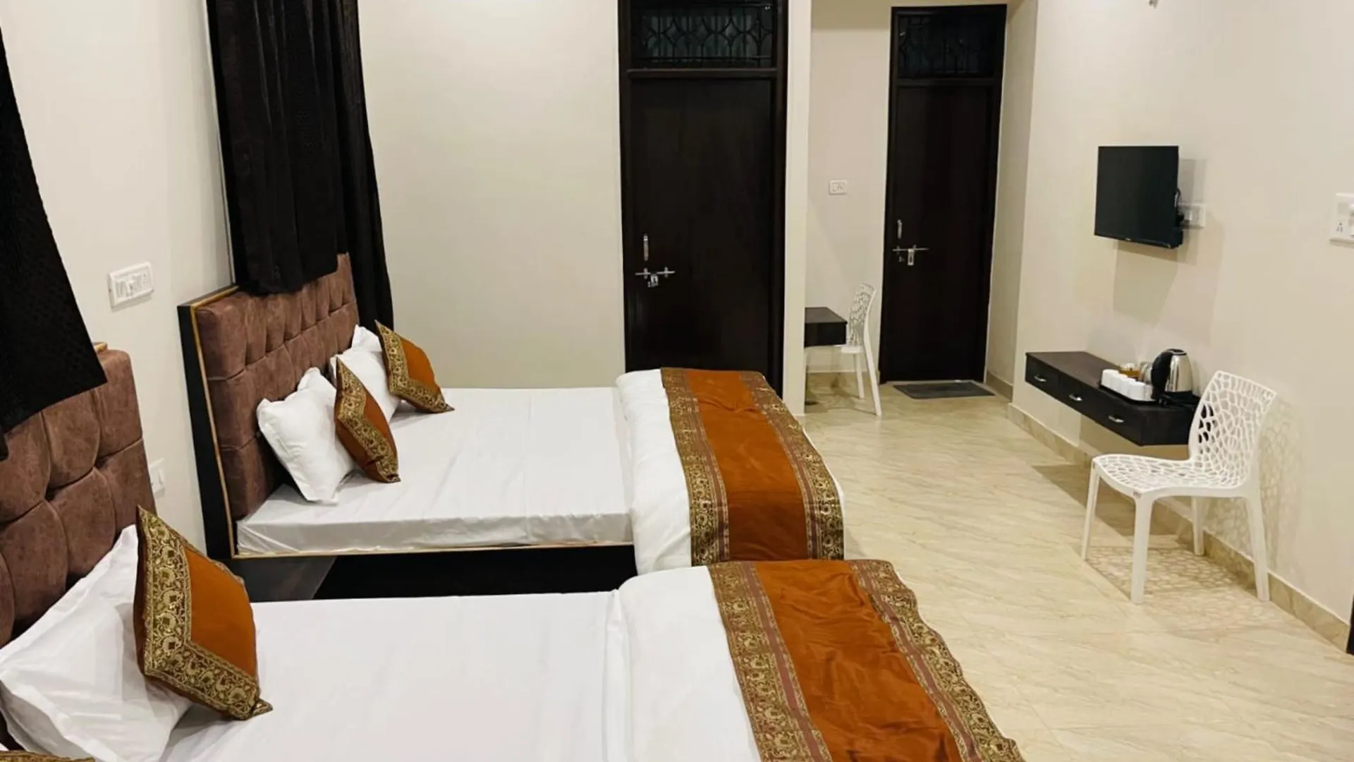 Goroomgo Banaras Homestay Varanasi Near Ganga Ghat Hotel