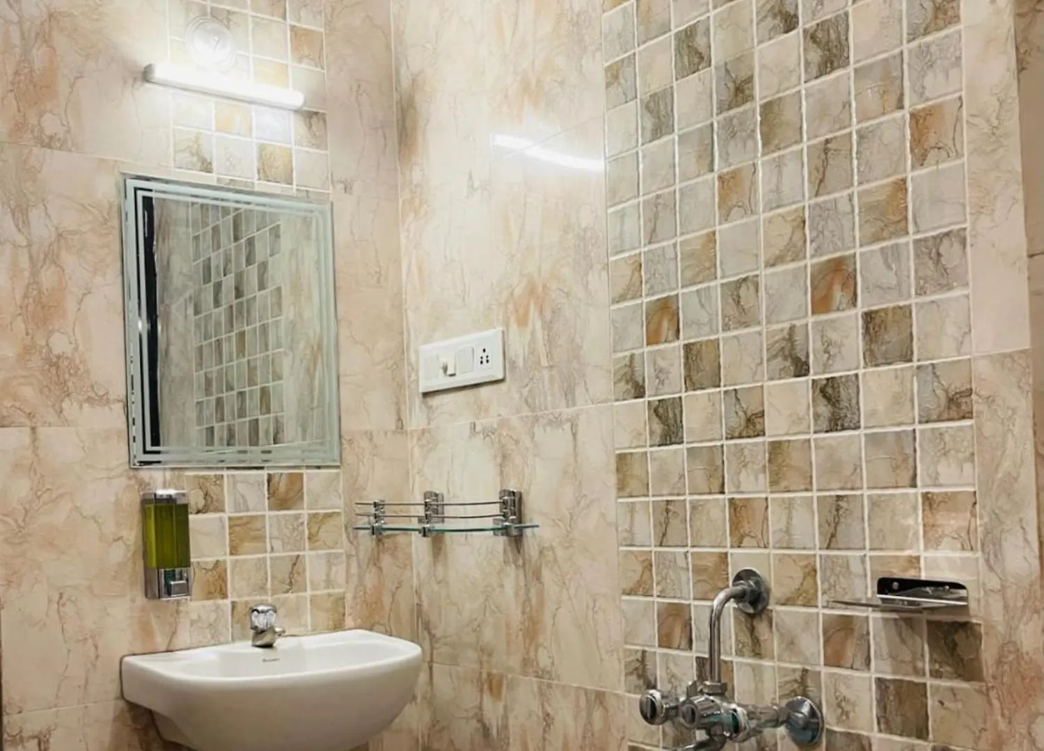 Goroomgo Banaras Homestay Varanasi Near Ganga Ghat Ινδία